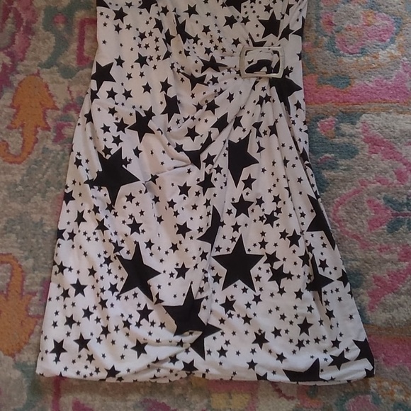 Black and white star dress - Picture 3 of 4